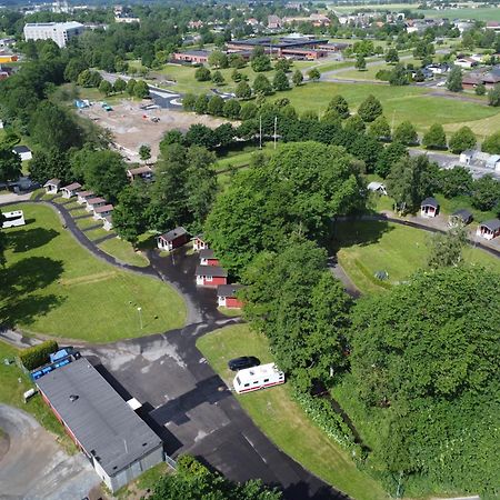 Skara Stads-Camping & Stugby Buitenkant foto