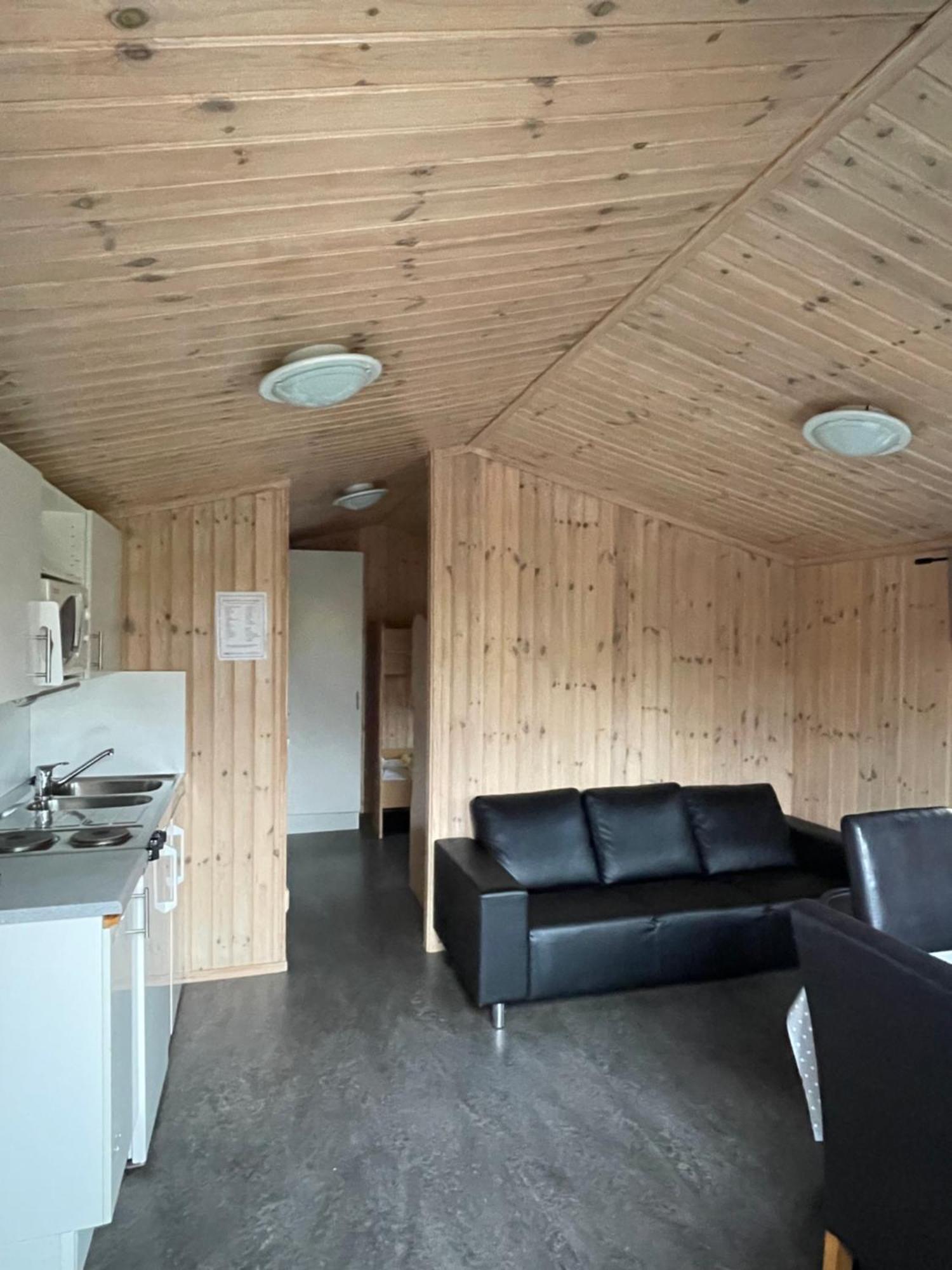 Skara Stads-Camping & Stugby Buitenkant foto