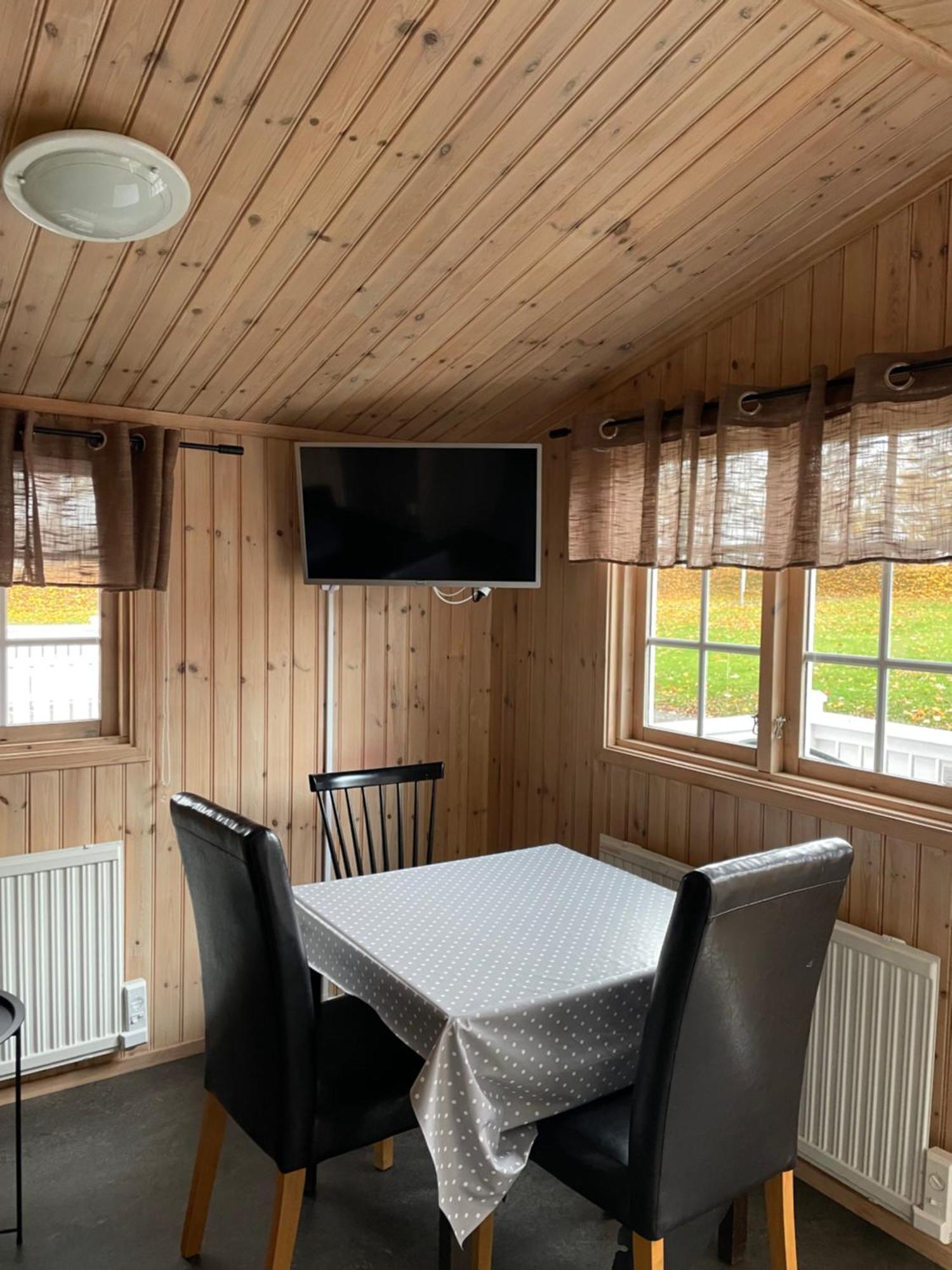 Skara Stads-Camping & Stugby Buitenkant foto