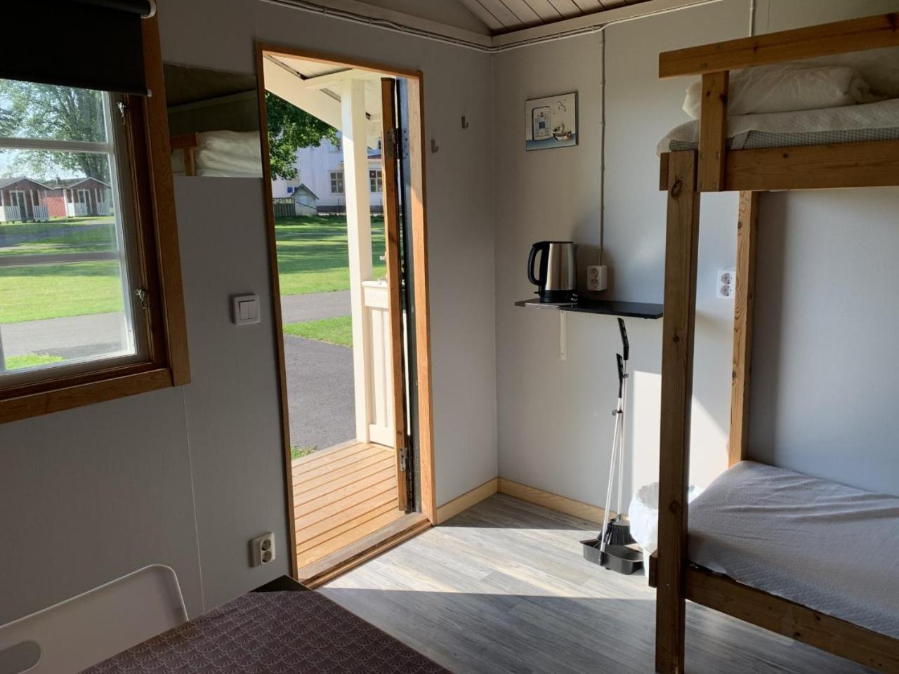 Skara Stads-Camping & Stugby Buitenkant foto